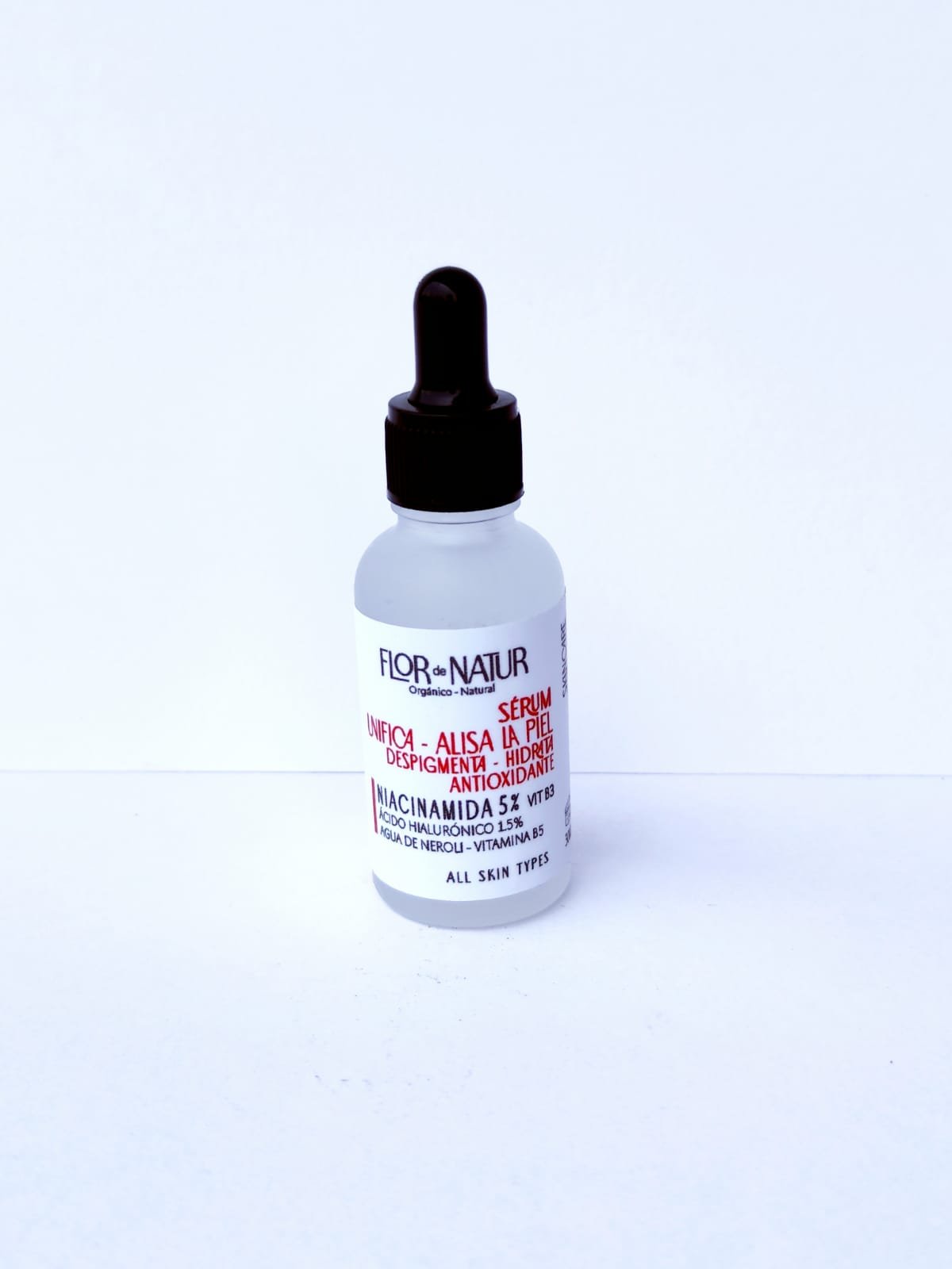 Serum ácido hialurónico de alto y bajo peso molecular , Vit B3 al 5% 30 ml